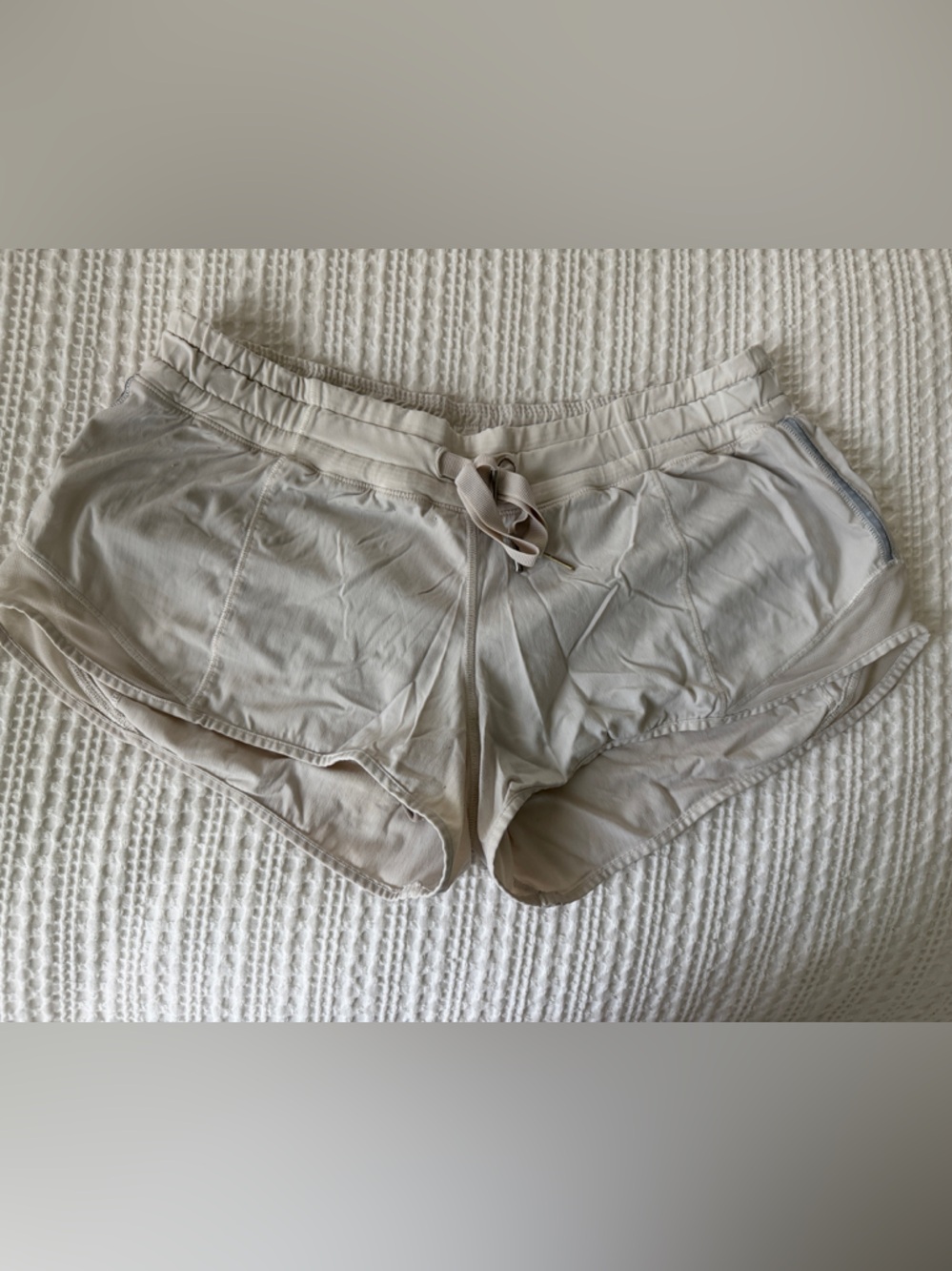 lululemon athletica Women's Light Beige Drawstring Athletic Shorts